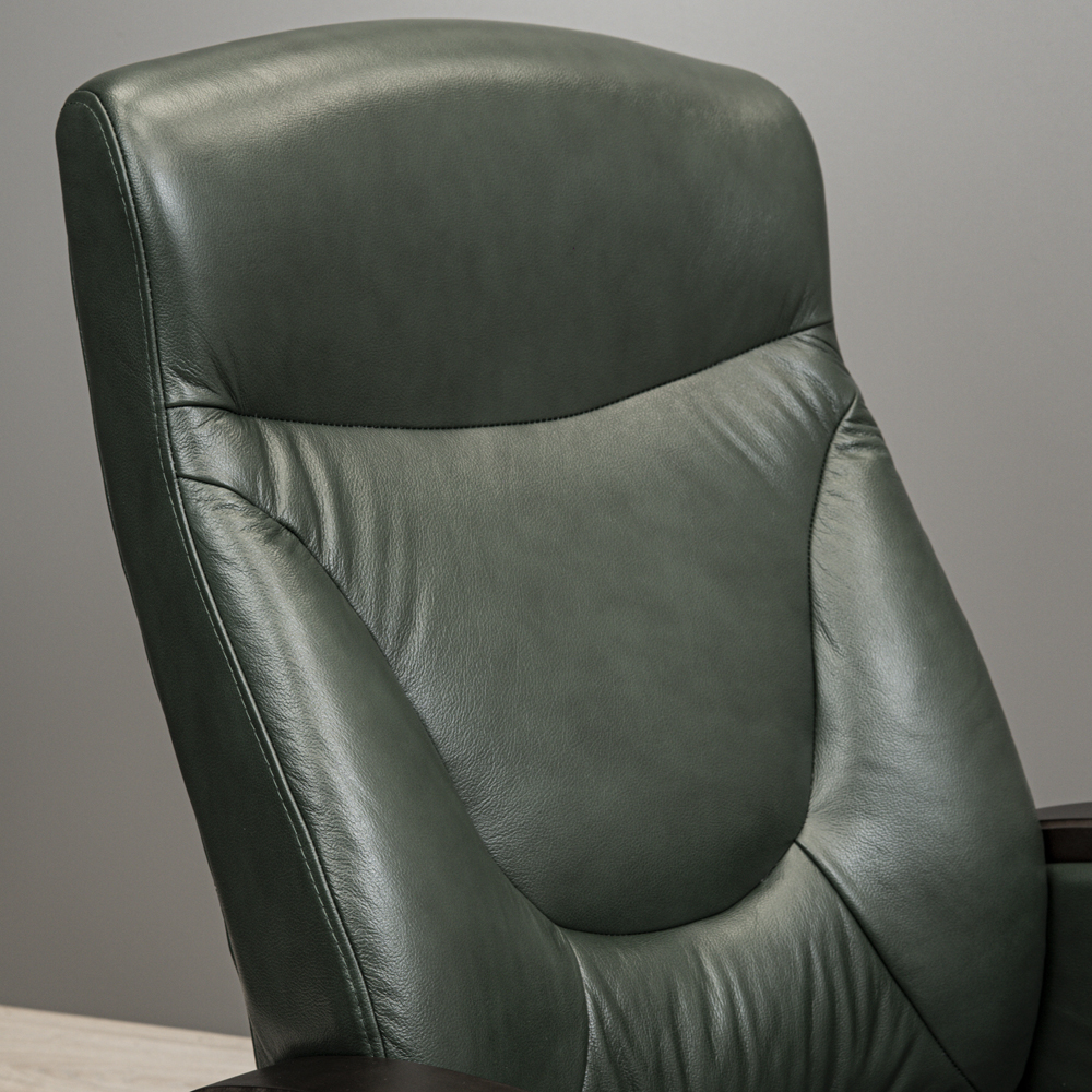 Крісло Бос Віп Горіх М-3 Мадрас 94 (Прогумовані Колеса) (7) (1)